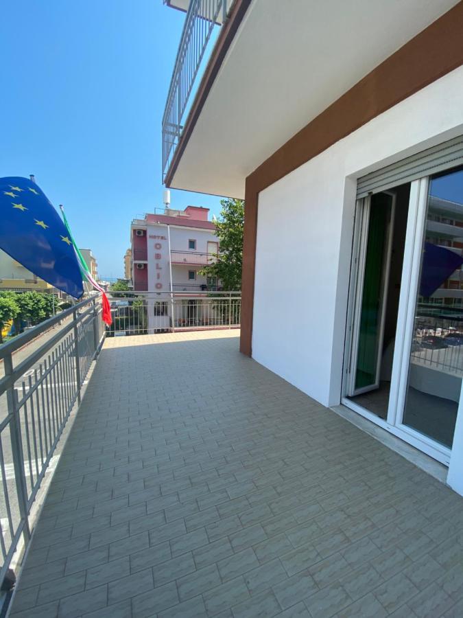 Hotel Nova Dhely Rimini Bagian luar foto
