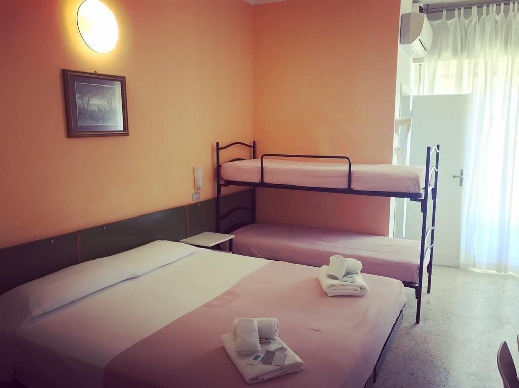Hotel Nova Dhely Rimini Bagian luar foto