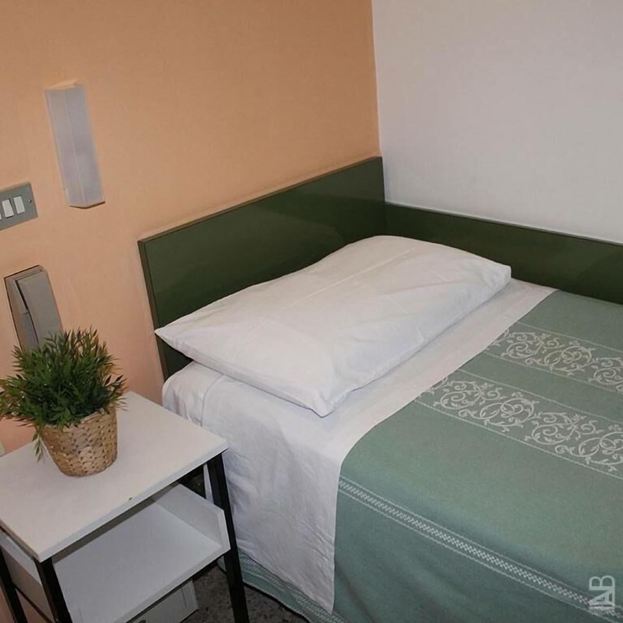 Hotel Nova Dhely Rimini Bagian luar foto
