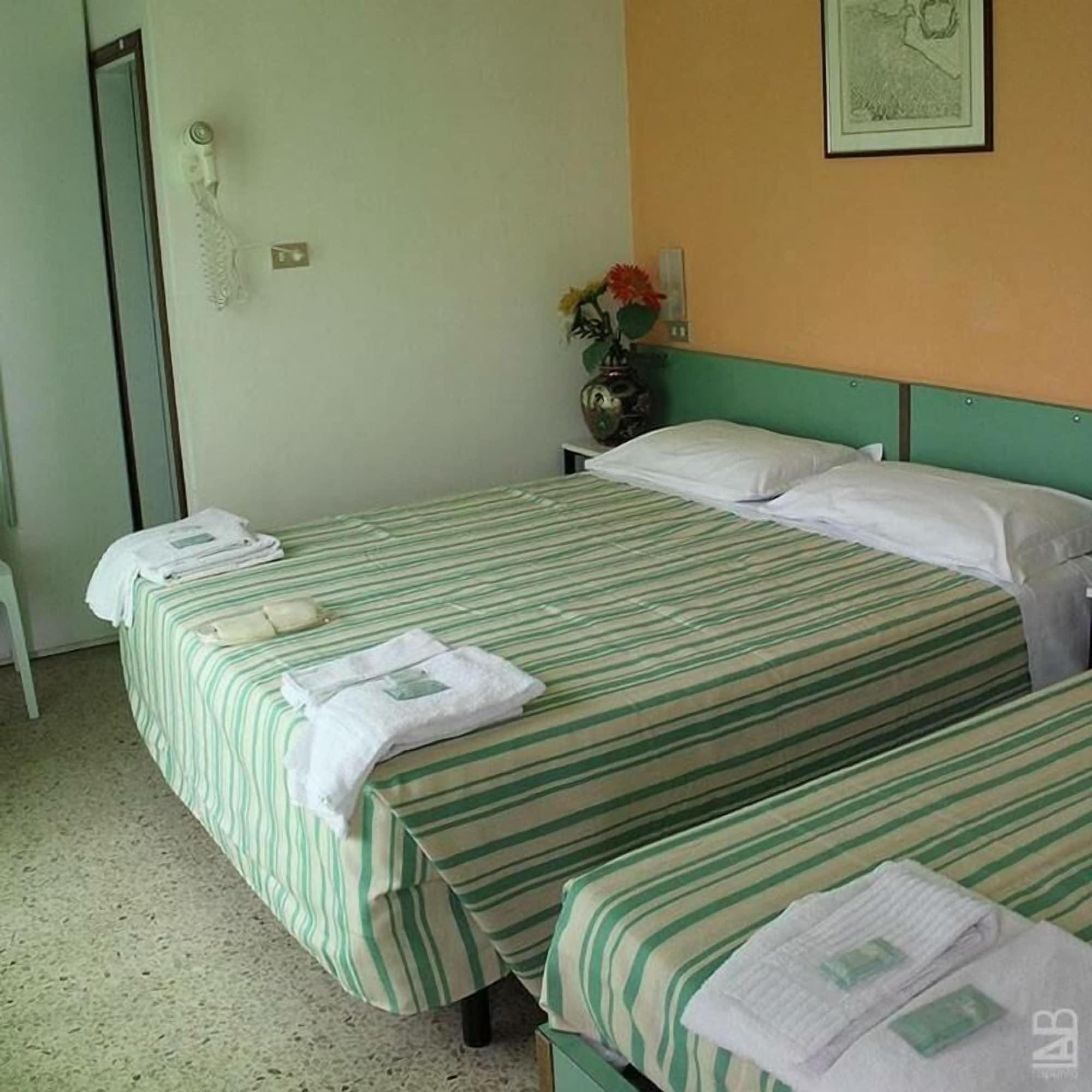 Hotel Nova Dhely Rimini Bagian luar foto