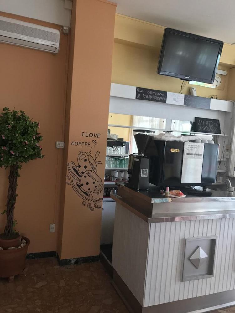 Hotel Nova Dhely Rimini Bagian luar foto
