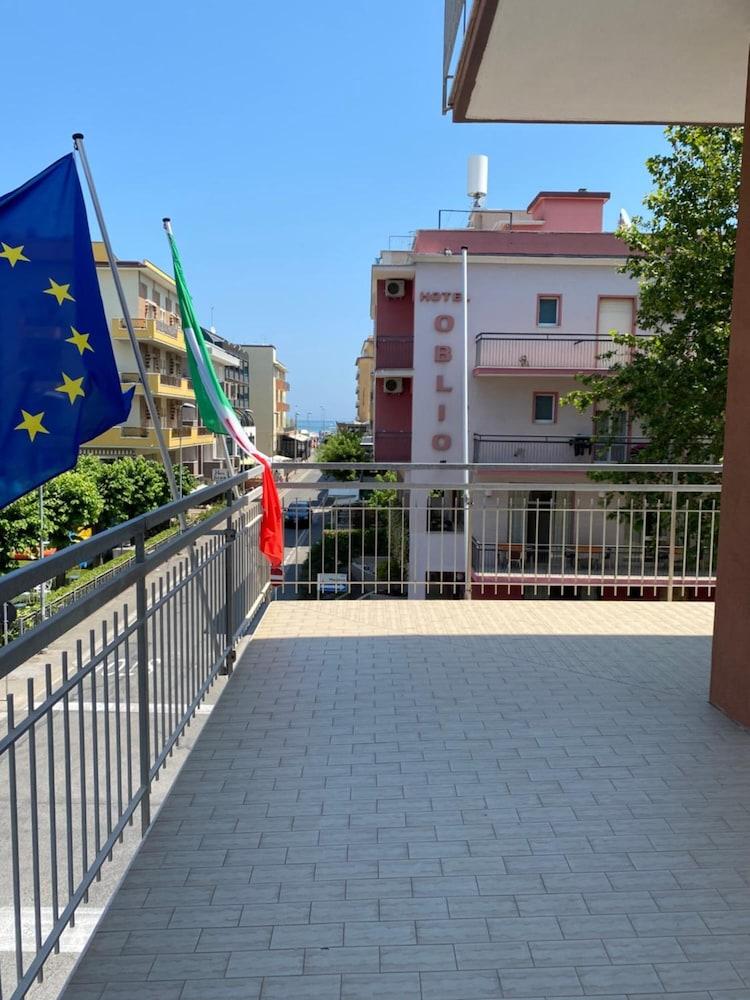 Hotel Nova Dhely Rimini Bagian luar foto