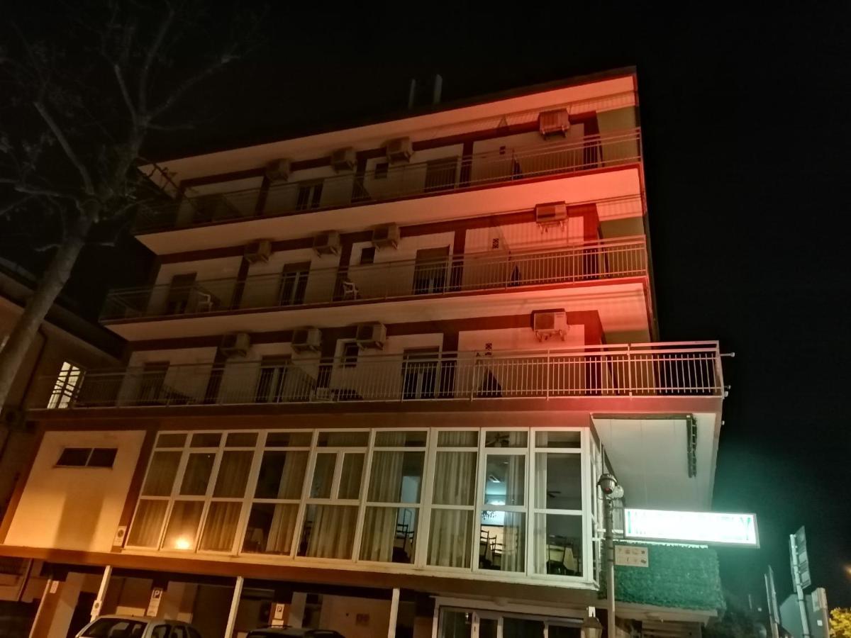 Hotel Nova Dhely Rimini Bagian luar foto
