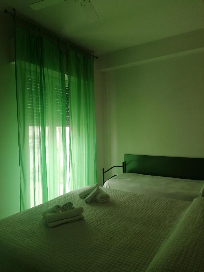 Hotel Nova Dhely Rimini Bagian luar foto