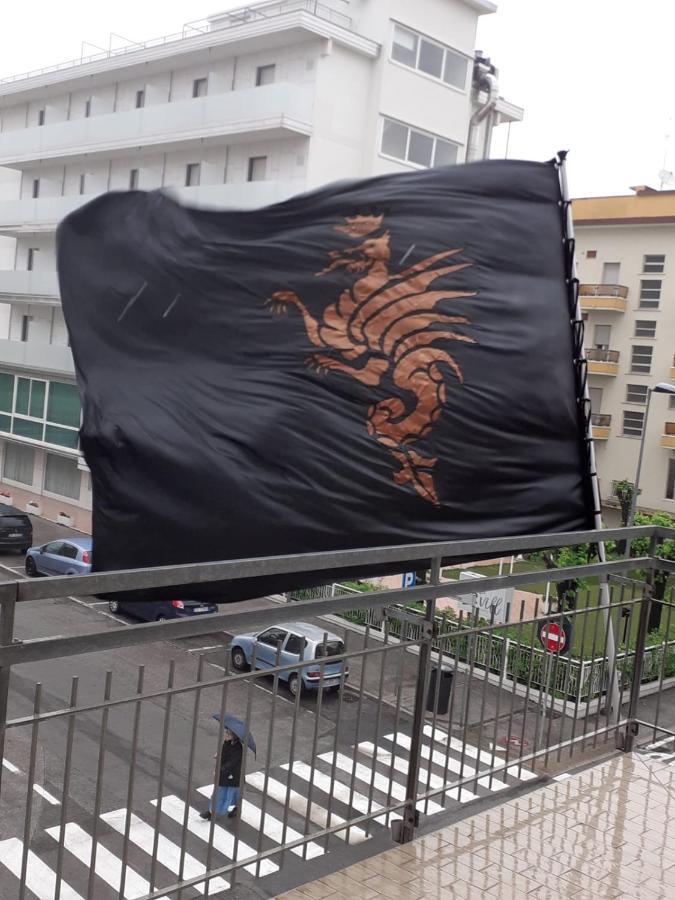 Hotel Nova Dhely Rimini Bagian luar foto