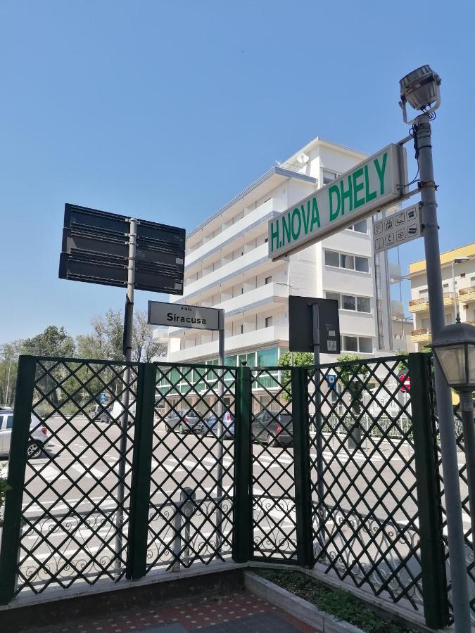 Hotel Nova Dhely Rimini Bagian luar foto