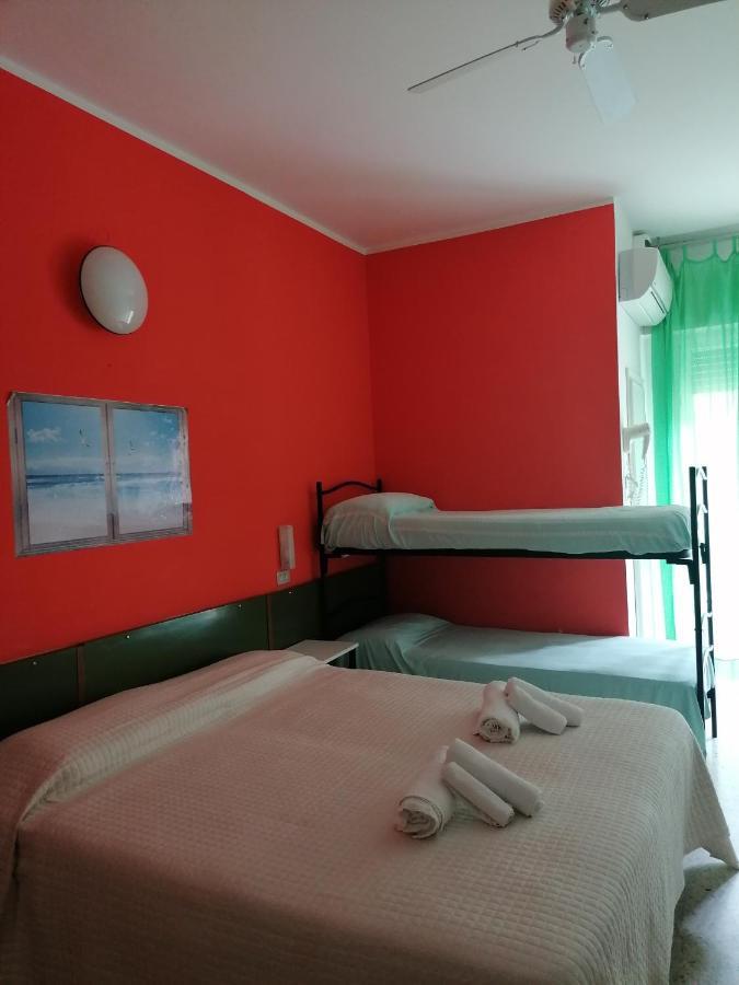 Hotel Nova Dhely Rimini Bagian luar foto