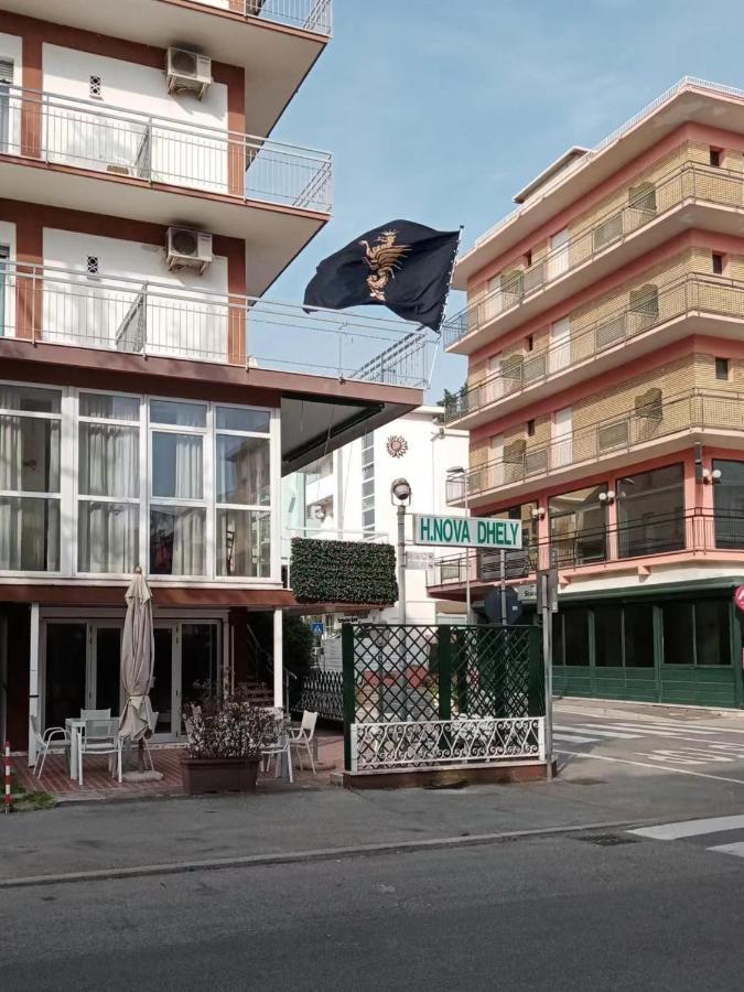 Hotel Nova Dhely Rimini Bagian luar foto