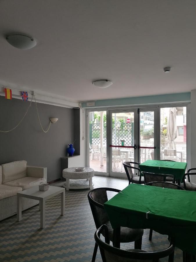 Hotel Nova Dhely Rimini Bagian luar foto