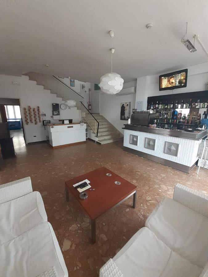 Hotel Nova Dhely Rimini Bagian luar foto