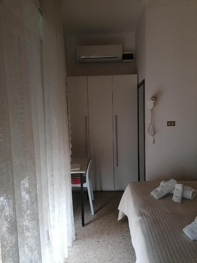 Hotel Nova Dhely Rimini Bagian luar foto