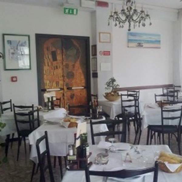 Hotel Nova Dhely Rimini Bagian luar foto